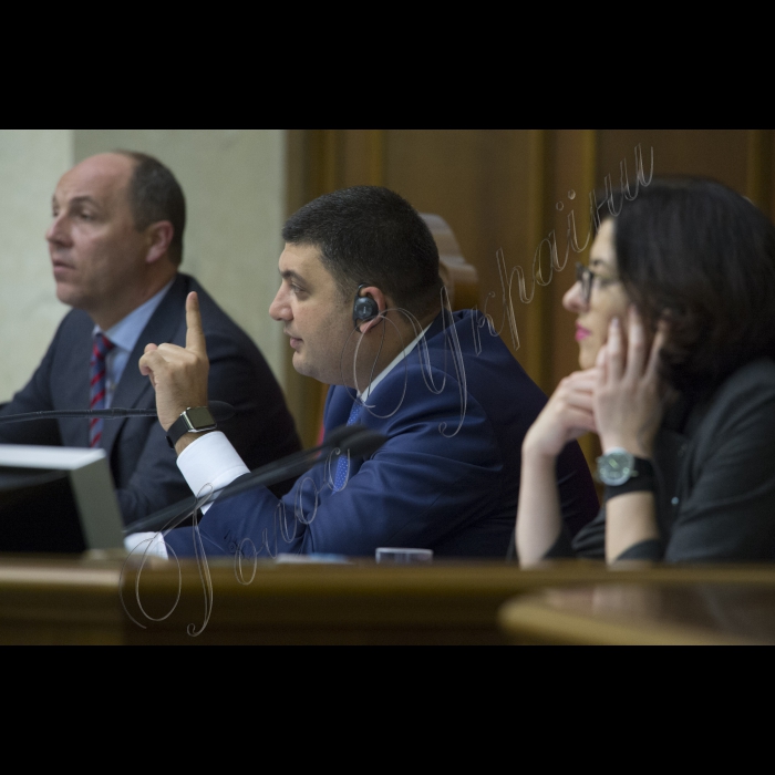 На вечірньому пленарному засіданні Верховної Ради України депутати прийняли 229-ма голосами «Закон про внесення змін до деяких законодавчих актів України щодо запобігання і протидії політичній корупції» (про бюджетне фінансування партій). Автор – Сергій Лещенко