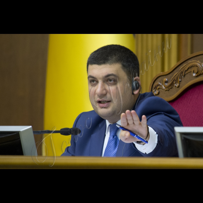 На вечірньому пленарному засіданні Верховної Ради України депутати прийняли 229-ма голосами «Закон про внесення змін до деяких законодавчих актів України щодо запобігання і протидії політичній корупції» (про бюджетне фінансування партій). Автор – Сергій Лещенко