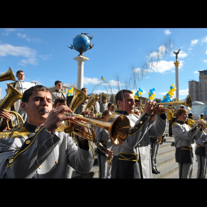 З нагоди Всесвітнього дня пошти та 240-річного ювілею з дня заснування у місті Києві міської поштової контори біля Головпоштамту відбулись  святкові заходи. А також відбулось спецпогашення поштової марки, випущеної з нагоди 240-річчя від дня заснування міської поштової контори. 
У заходах прийняли участь: заступник голови Київської міської державної адміністрації Петро Пантелеєв, екс-керівники Київської пошти Дмитро Худолій,  Микола Стародуб, Сергій Скляренко та діючий керівник – в.о. директора Київської міської дирекції Укрпошти Олександр Зубик. 
