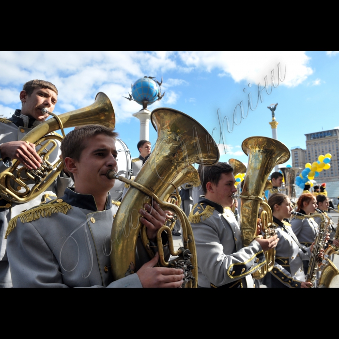 З нагоди Всесвітнього дня пошти та 240-річного ювілею з дня заснування у місті Києві міської поштової контори біля Головпоштамту відбулись  святкові заходи. А також відбулось спецпогашення поштової марки, випущеної з нагоди 240-річчя від дня заснування міської поштової контори. 
У заходах прийняли участь: заступник голови Київської міської державної адміністрації Петро Пантелеєв, екс-керівники Київської пошти Дмитро Худолій,  Микола Стародуб, Сергій Скляренко та діючий керівник – в.о. директора Київської міської дирекції Укрпошти Олександр Зубик. 
