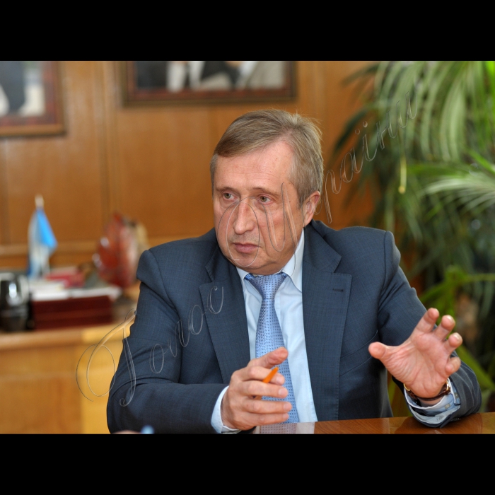 У Національному технічному університеті України «Київський політехнічний інститут» відкрився ІІІ Всеукраїнський фестиваль інноваційних проектів «Sikorsky Challenge 2014». Фестиваль названо на честь всесвітньовідомого авіаконструктора, киянина за походженням, колишнього студента Київського політехнічного інституту Ігоря Сікорського. Ректор НТУУ «КПІ» академік НАН України Михайло Згуровський.