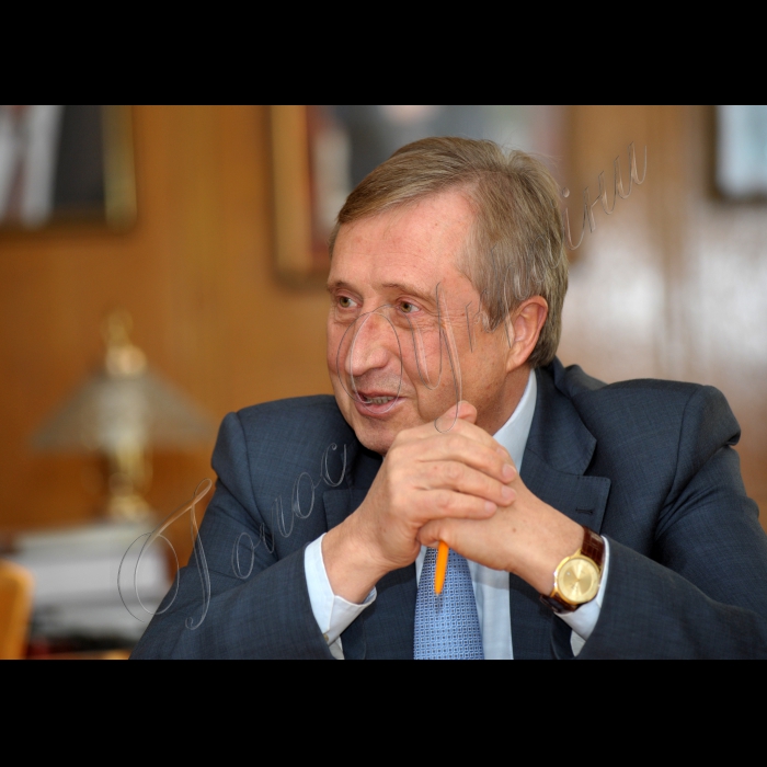 У Національному технічному університеті України «Київський політехнічний інститут» відкрився ІІІ Всеукраїнський фестиваль інноваційних проектів «Sikorsky Challenge 2014». Фестиваль названо на честь всесвітньовідомого авіаконструктора, киянина за походженням, колишнього студента Київського політехнічного інституту Ігоря Сікорського. Ректор НТУУ «КПІ» академік НАН України Михайло Згуровський.
