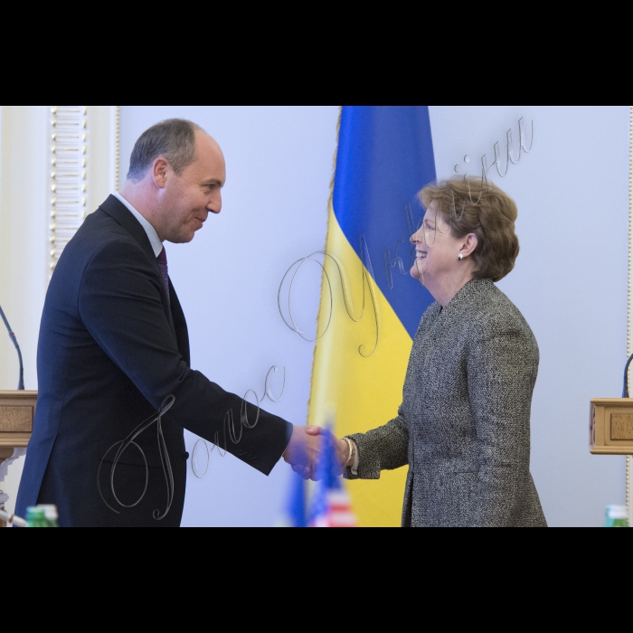 Зустріч Першого заступника Голови Верховної Ради України Андрія Парубія з делегацією Конгресу Сполучених Штатів Америки. Андрій Парубій і Джін Шахіню.