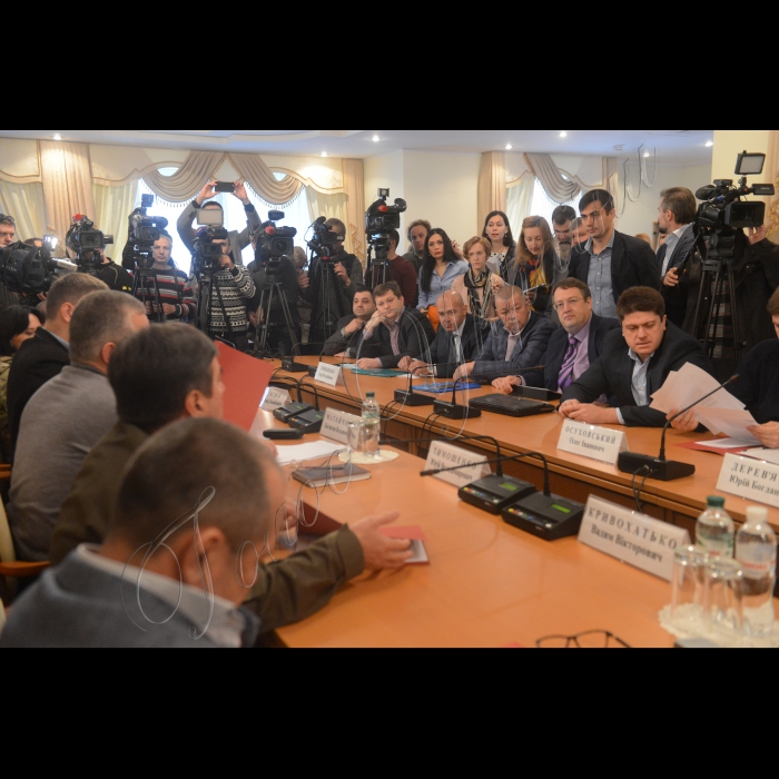Відбулося засідання Комітету ВРУ з питань запобігання і протидії корупції. Порядок денний:  Про звернення до Комітету колишнього голови СБУ Валентина Наливайченка щодо можливої причетності народного депутата України заступника голови фракції Партії „Блок Петра Порошенка”  Ігора Кононенка до діяльності офшорної компанії INTRACO MANAGEMENT Ltd зареєстрованої на Британських Віргінських островах (Virgin Islands (British); Про проект Закону про внесення змін до Кримінального процесуального кодексу України (щодо строків до судового розслідування).