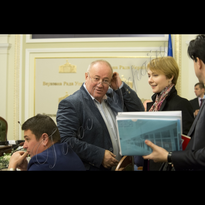Робоча нарада з питань підготовки законопроектів, спрямованих на виконання Плану дій щодо лібералізації Європейський Союзом візового режиму для України під головуванням Голови Верховної Ради України Володимира Гройсмана за участі Посла, Голови Представництва Європейського Союзу в Україні Яна Томбінського. Віктор Чумак, заступник Міністра закордонних справ України з питань європейської інтеграції Олена Зеркаль.