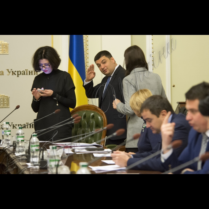 Робоча нарада з питань підготовки законопроектів, спрямованих на виконання Плану дій щодо лібералізації Європейський Союзом візового режиму для України під головуванням Голови Верховної Ради України Володимира Гройсмана за участі Посла, Голови Представництва Європейського Союзу в Україні Яна Томбінського.