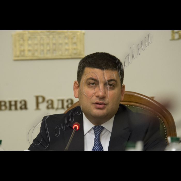 Робоча нарада з питань підготовки законопроектів, спрямованих на виконання Плану дій щодо лібералізації Європейський Союзом візового режиму для України під головуванням Голови Верховної Ради України Володимира Гройсмана за участі Посла, Голови Представництва Європейського Союзу в Україні Яна Томбінського.