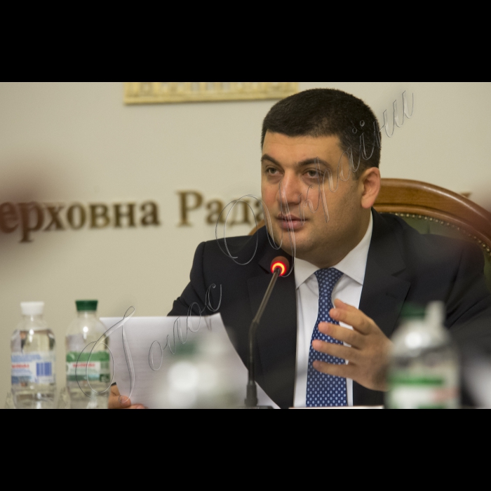 Робоча нарада з питань підготовки законопроектів, спрямованих на виконання Плану дій щодо лібералізації Європейський Союзом візового режиму для України під головуванням Голови Верховної Ради України Володимира Гройсмана за участі Посла, Голови Представництва Європейського Союзу в Україні Яна Томбінського.