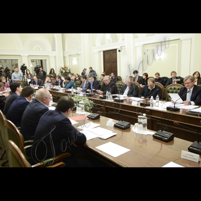 Робоча нарада з питань підготовки законопроектів, спрямованих на виконання Плану дій щодо лібералізації Європейський Союзом візового режиму для України під головуванням Голови Верховної Ради України Володимира Гройсмана за участі Посла, Голови Представництва Європейського Союзу в Україні Яна Томбінського.