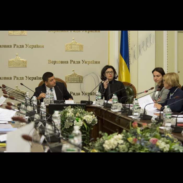 Робоча нарада з питань підготовки законопроектів, спрямованих на виконання Плану дій щодо лібералізації Європейський Союзом візового режиму для України під головуванням Голови Верховної Ради України Володимира Гройсмана за участі Посла, Голови Представництва Європейського Союзу в Україні Яна Томбінського.