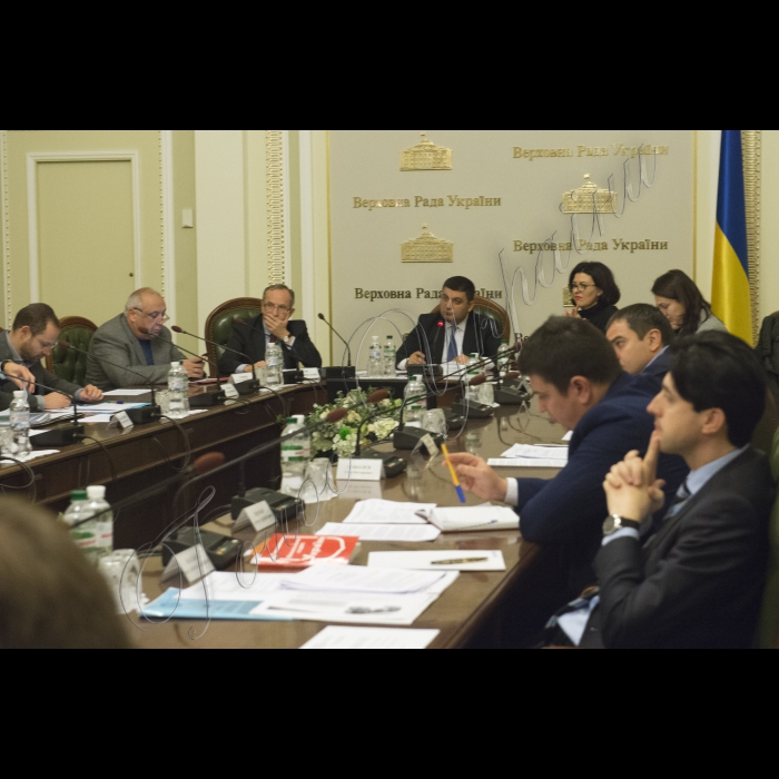 Робоча нарада з питань підготовки законопроектів, спрямованих на виконання Плану дій щодо лібералізації Європейський Союзом візового режиму для України під головуванням Голови Верховної Ради України Володимира Гройсмана за участі Посла, Голови Представництва Європейського Союзу в Україні Яна Томбінського.