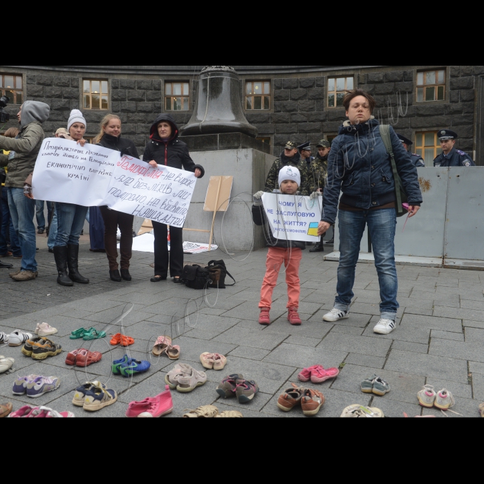 24 вересня 2014. Біля Кабінету Міністрів України активісти пацієнтських організацій, батьки хворих дітей  провели пікет «Онкохворі діти лишились без ліків у 2014 році!» із вимогою до уряду  покарати винних за зірвані державні тендери на закупівлю ліків та негайно знайти спосіб провести закупівлю препаратів. Пацієнти принесли під КМУ дитяче взуття, аби всі чиновники могли наочно побачити, що вже завтра ці речі можуть лишитися своїх маленьких господарів.