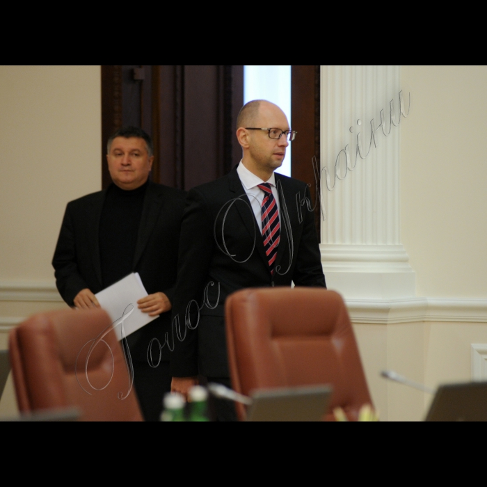 Під головуванням Прем’єр-міністра України Арсенія Яценюка відбулось засідання Уряду.
Прем'єр- міністр України Арсеній Яценюк, Міністр внутрішніх справ України Арсен Аваков