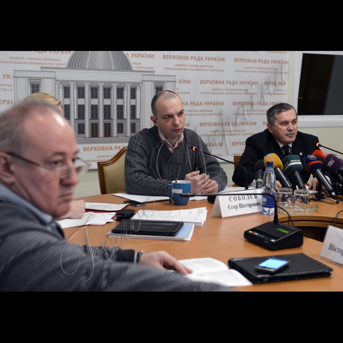 У Києві відбулось засідання Комітету ВРУ з питань запобігання і протидії корупції. Серед питань: Про заслуховування голови Державної прикордонної служби України В. Назаренка щодо нецільового використання державних коштів та зловживань корупційного характеру колишнім керівництвом Державної прикордонної служби України. Проекти нормативно-правових актів, які опрацьовуються Комітетом на предмет відповідності вимогам антикорупційного законодавства (індекс 16) та з метою проведення антикорупційної експертизи (індекс 17)