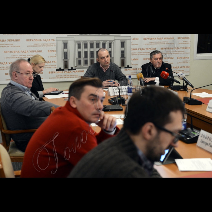 У Києві відбулось засідання Комітету ВРУ з питань запобігання і протидії корупції. Серед питань: Про заслуховування голови Державної прикордонної служби України В. Назаренка щодо нецільового використання державних коштів та зловживань корупційного характеру колишнім керівництвом Державної прикордонної служби України. Проекти нормативно-правових актів, які опрацьовуються Комітетом на предмет відповідності вимогам антикорупційного законодавства (індекс 16) та з метою проведення антикорупційної експертизи (індекс 17)