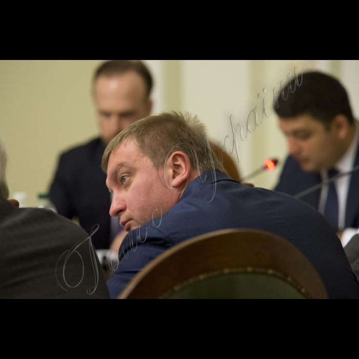 Засідання Конституційної Комісії під головуванням Голови ВР України Володимира Гройсмана.
Міністр юстиції України Павло Петренко.