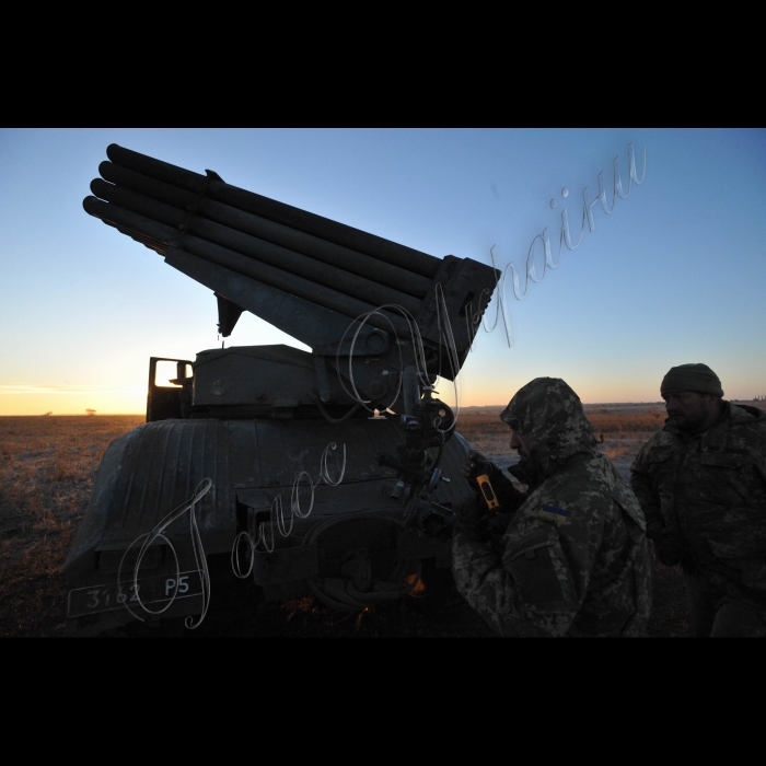 На полігоні Широкий Лан у Миколаївській області пройшли військові навчання 28 механізованої бригади у рамках науково-практичної конференції, яка розглядала питання зміцнення Збройних Сил України.