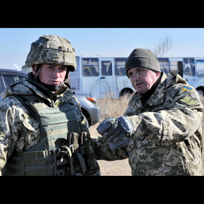 На полігоні Широкий Лан у Миколаївській області пройшли військові навчання 28 механізованої бригади у рамках науково-практичної конференції, яка розглядала питання зміцнення Збройних Сил України.
Командир 28 механізованої бригади Олег Зубовський та
Начальник Генерального штабу  - Головнокомандувач Збройних Сил України генерал армії України Віктор Муженко
