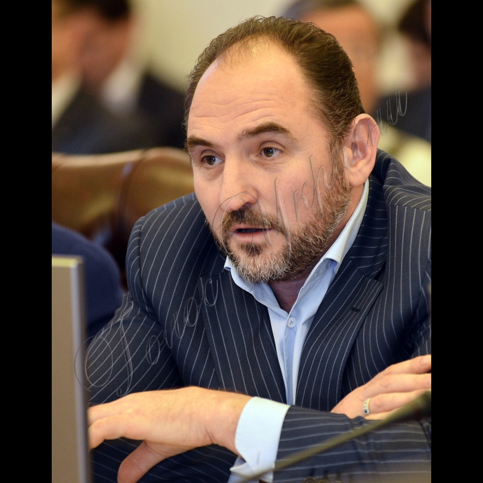 Київ. У  залі засідань Президії НАНУ відбулось спільне засідання Президій Національної академії наук України та Національної академії медичних наук України за участю керівництва Міністерства охорони здоров’я України, Держслужби України з лікарських засобів та Асоціації «Виробники ліків України», під час якого  розглянуто питання створення та впровадження вітчизняних лікарських препаратів. Учасники: президент Національної академії мед наук України А.Сердюк, ген.директор ВАТ «Фармак» Ф.Жебрівська, академік-секретар  Відділення біохімії, фізіології і молекулярно ї біології НАНУ С.Комісеренко, президент Асоціації «Виробники ліків Уркаїни» П.Багрій, ген.директор ЗАТ «Науково-виробничий центр Борщагівський хіміко-фармацевтичний завод» Л.Беспалько (зал засідань Президії НАНУ, вул..Володимирська, 54. 2-й поверх).