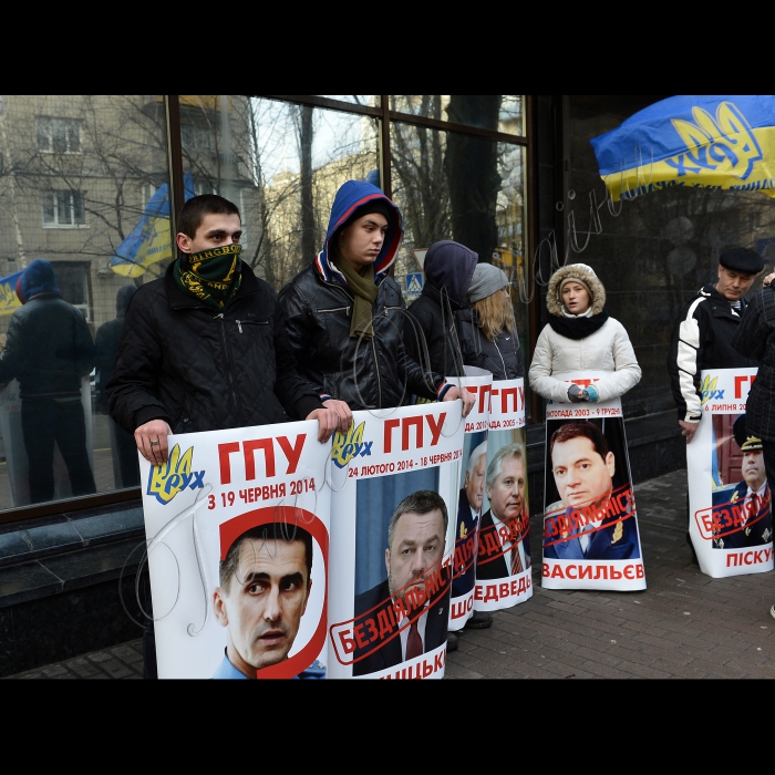 В день народження лідера українських патріотів В'ячеслава Чорновола біля Генеральної прокуратури України відбулась акція протесту Київської міської організації