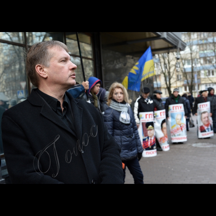 В день народження лідера українських патріотів В'ячеслава Чорновола біля Генеральної прокуратури України відбулась акція протесту Київської міської організації