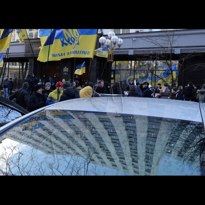 В день народження лідера українських патріотів В'ячеслава Чорновола біля Генеральної прокуратури України відбулась акція протесту Київської міської організації