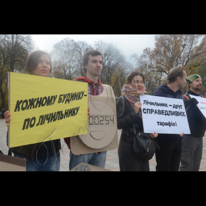 В Києві, біля Маріїнського палацу  відбулася перформанс-акція «Лічильник – пігулка від корупції в енергетиці» 