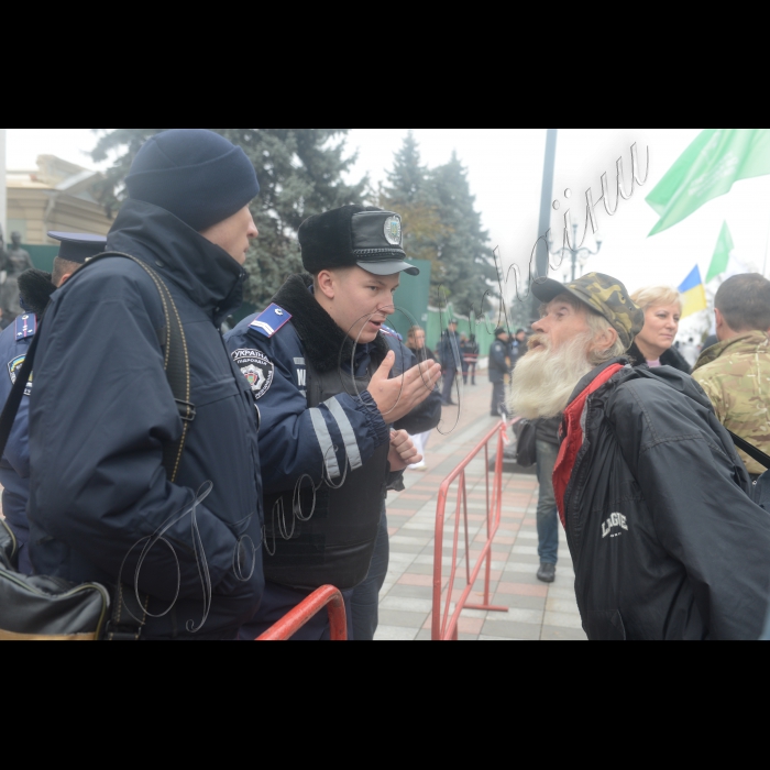 Біля ВРУ «Українське об’єднання патріотів – УКРОП» провело мітинг на знак протесту проти політичних репресій, за звільнення політв’язнів та на захист результатів місцевих виборів.