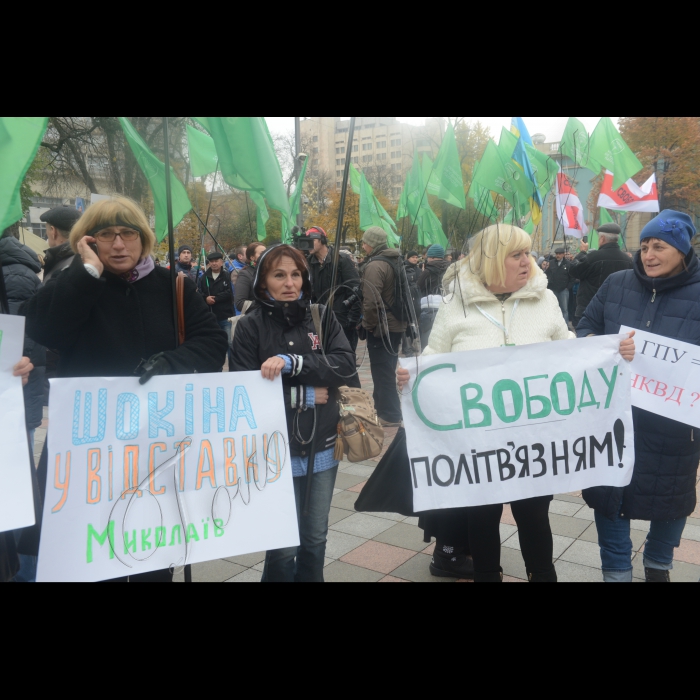 Біля ВРУ «Українське об’єднання патріотів – УКРОП» провело мітинг на знак протесту проти політичних репресій, за звільнення політв’язнів та на захист результатів місцевих виборів.