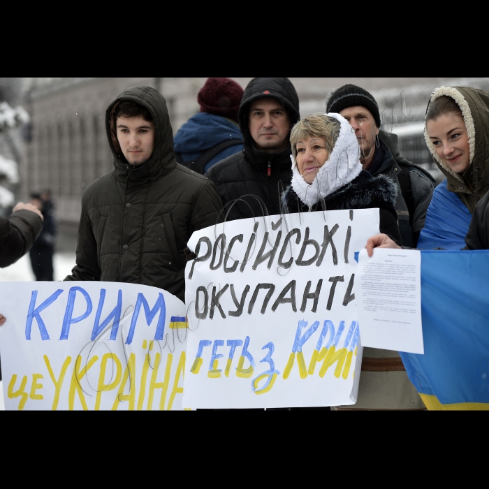 Акція «Крим - це Україна!» 
Громадська спілка «Координаційна рада організацій вимушених переселенців з Криму» провела пікет посольства Російської Федерації. 
У день Автономної Республіки Крим кримчани вимагатимуть звільнення Криму від окупації військами іноземної держави. 
Гасла: «Крим - це Україна!», «Путін, геть з України!».
20 січня - День Автономної Республіки Крим 
У 1996 році статус Автономної Республіки Крим як невід`ємної складової частини держави, наділеної самостійними повноваженнями і правами, біло закріплено у Конституції України. 
