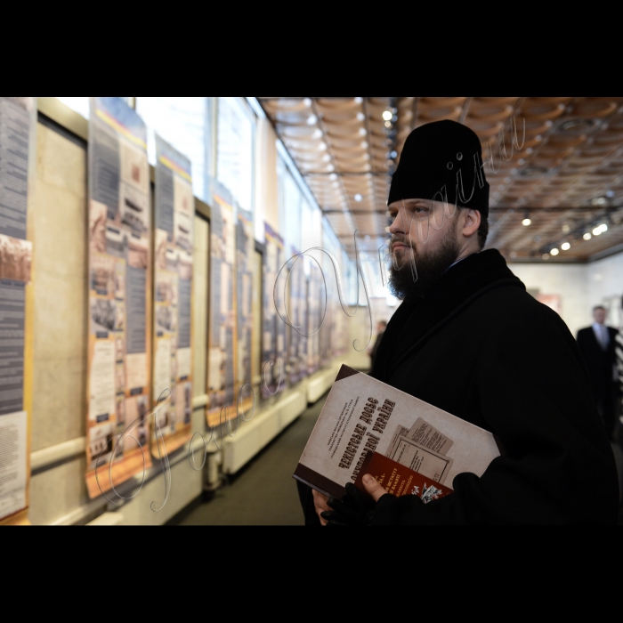 Київ. У Українському доми, відбулась презентація Музейної експозиції «Народна війна» та Першого тому Збірника документів «Чекістське досьє окупованої України». Організаторами заходу є Всеукраїнська правозахисна організація «Меморіал» імені Василя Стуса т