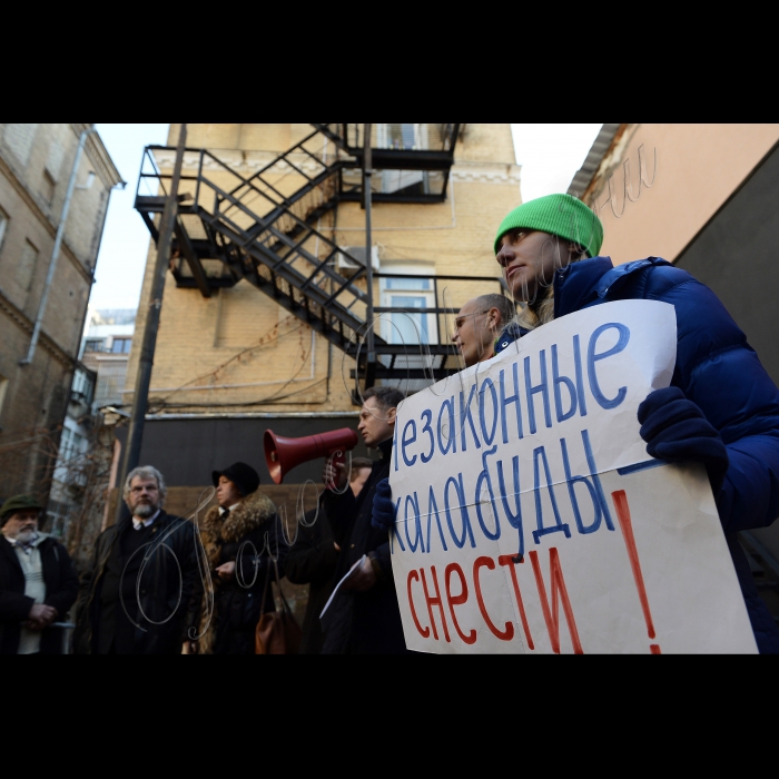 Київ, на вул. Богдана Хмельницького, 33/34, відбулась акція прямої дії «Звільнимо суспільний простір від незаконних прибудов!»