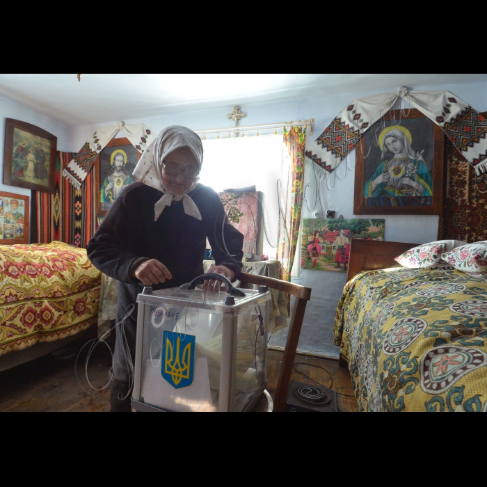 Тернопільска обл. Підгаєцкий район с.Гнильче. виборча дільниця № 610790 одномандатного виборчого округа № 165