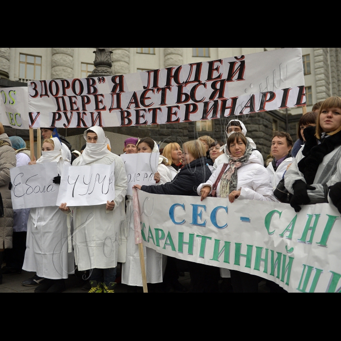 Київ, під стінами Кабінету міністрів України відбулась маніфестація проти реорганізації Державної санітарно-епідеміологічної служби України працівників закладу охорони здоров'я – Державної установи