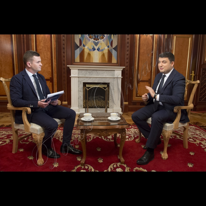 Інтерв’ю Голови ВР України Володимира Гройсмана парламентському телеканалу «Рада».
Директор каналу Володимир Лех і Голова ВР України Володимир Гройсман