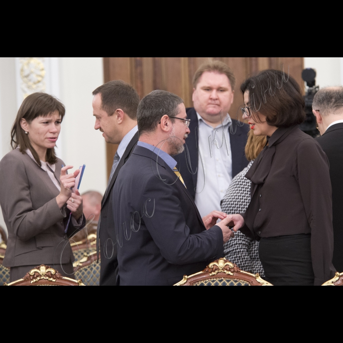 Голова ВР України Володимир Гройсман, Президент України Петро Порошенко, Прем’єр-міністр України Арсеній Яценюк, народні депутати, члени Кабінету міністрів, представники Адміністрації Президента взяли участь у засіданні Ради Реформ.