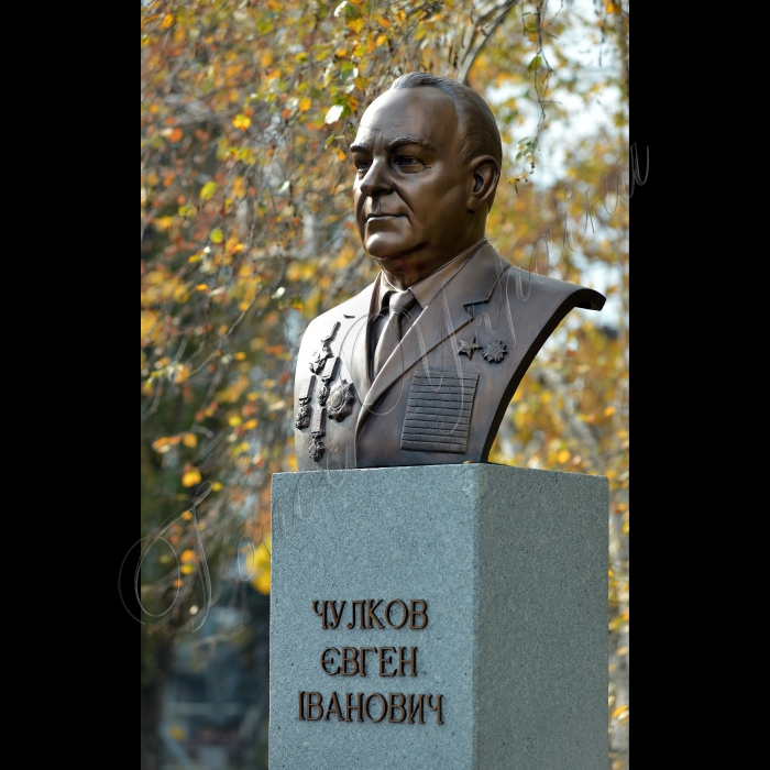 Київ. ПАТ «КИЇВЕНЕРГО». На території Київської ТЕЦ-5 відбулось урочисте відкриття бюсту Заслуженому енергетику України Євгену Чулкову.