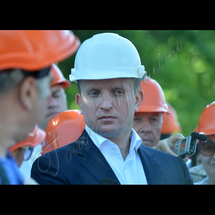 ПАТ «Укргазвидобування» провів прес-тур на виробничі об’єкти Компанії: модернізовану дотискуючу компресорну станцію в с. Червоний Донець. ГПУ “Шебелинкагазвидобування».
Голова Правління ПАТ «Укргазвидобування» Сергій Костюк.