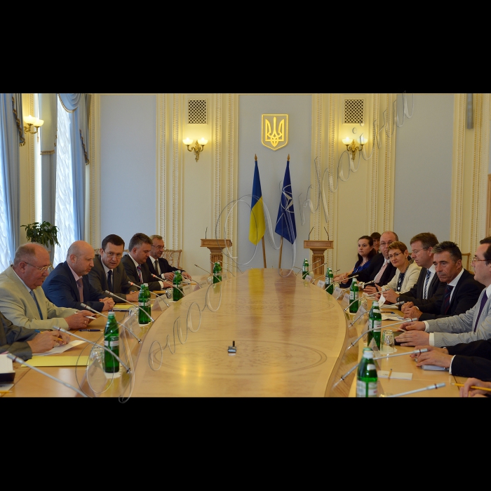 Зустріч Голови Верховної Ради України Олександра Турчинова з Генеральним секретарем НАТО Андерсом Фог Расмуссеном