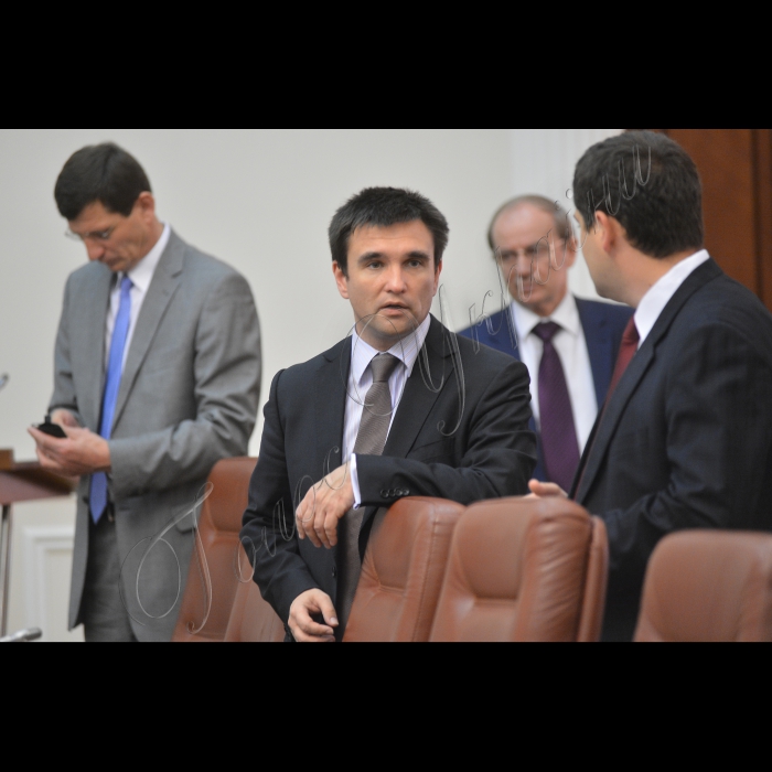 Під головуванням прем’єр-міністра України Арсенія Яценюка відбулось засідання Уряду.
Міністр закордонних справ України Павло Клімкін