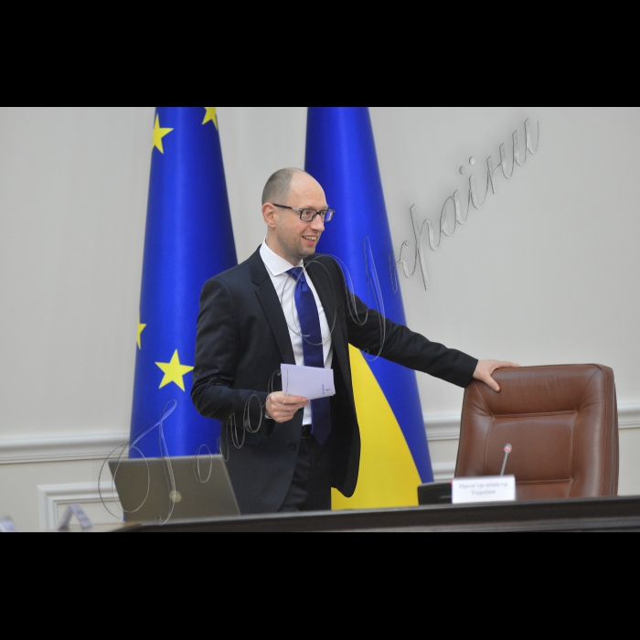 Під головуванням прем’єр-міністра України Арсенія Яценюка відбулось засідання Уряду.
Прем'єр- міністр  Арсеній Яценюк