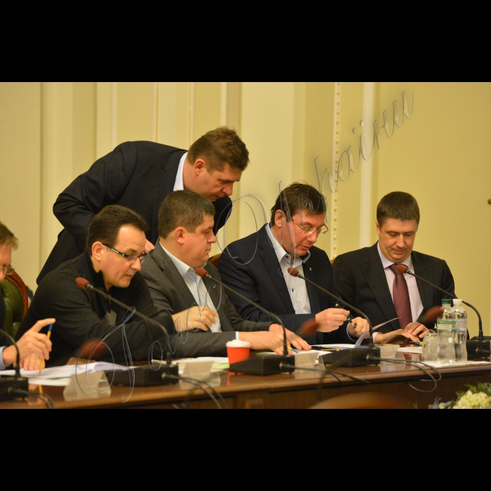 Погоджувальна рада ВР України.
Олег Березюк, Олесандр Третяков, Бурбак, Юрій Луценко, В’ячеслав Кириленко
