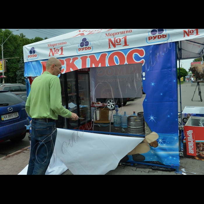 Біля входу в Київський зоопарк відбулась акція прямої дії «Пивні генделики – STOP!»