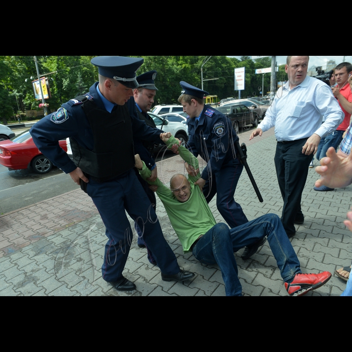 Біля входу в Київський зоопарк відбулась акція прямої дії «Пивні генделики – STOP!»