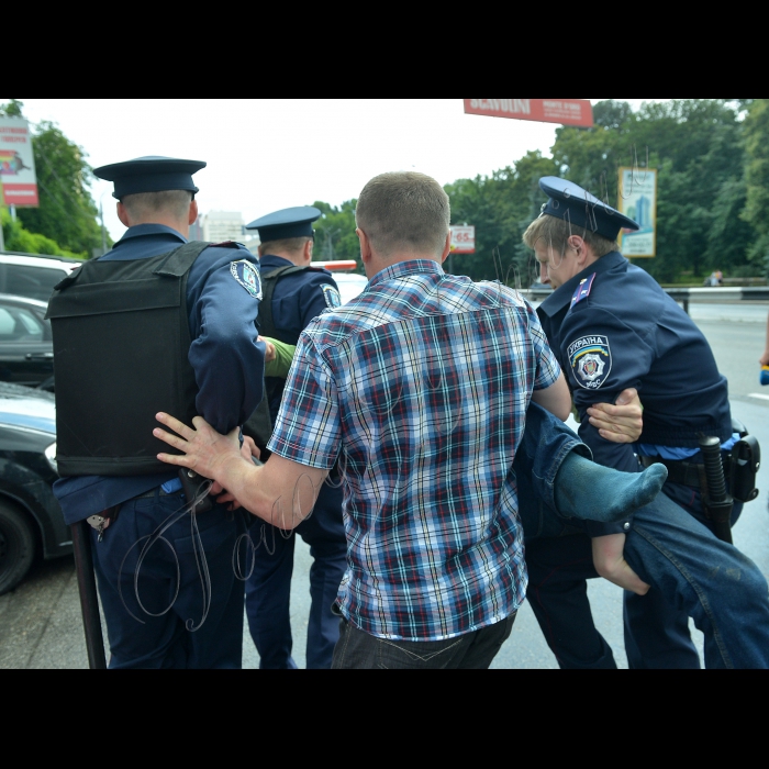 Біля входу в Київський зоопарк відбулась акція прямої дії «Пивні генделики – STOP!»