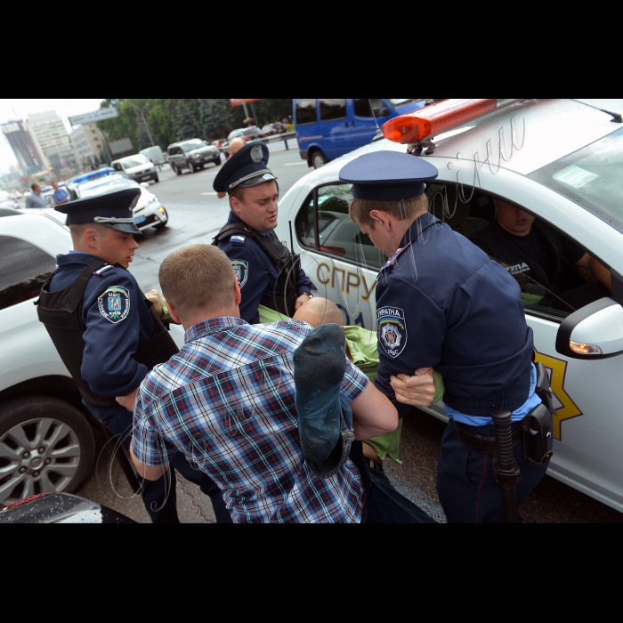 Біля входу в Київський зоопарк відбулась акція прямої дії «Пивні генделики – STOP!»