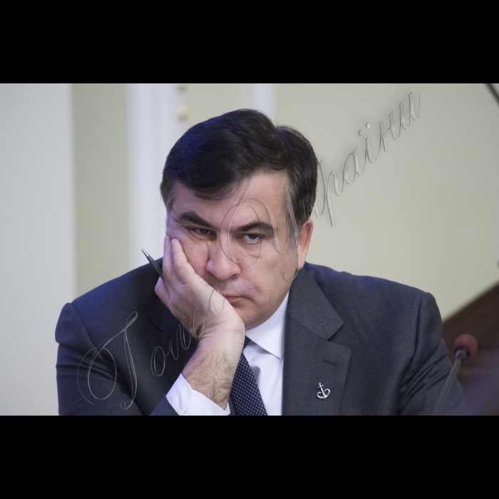 Під головуванням Голови Верховної Ради України Володимира Гройсмана відбулося засідання «круглого столу» з питань децентралізації у частині надання адміністративних послуг у сфері державної реєстрації нерухомості та бізнесу.
У заході взяли участь Міністр юстиції України Петро Петренко, Голова Одеської ОДА Міхеїл Саакашвілі, народні депутати, представники громадськості та експертного середовища (РПР, Центр протидії корупції, Асоціація міст України, Асоціація забудовників України тощо).