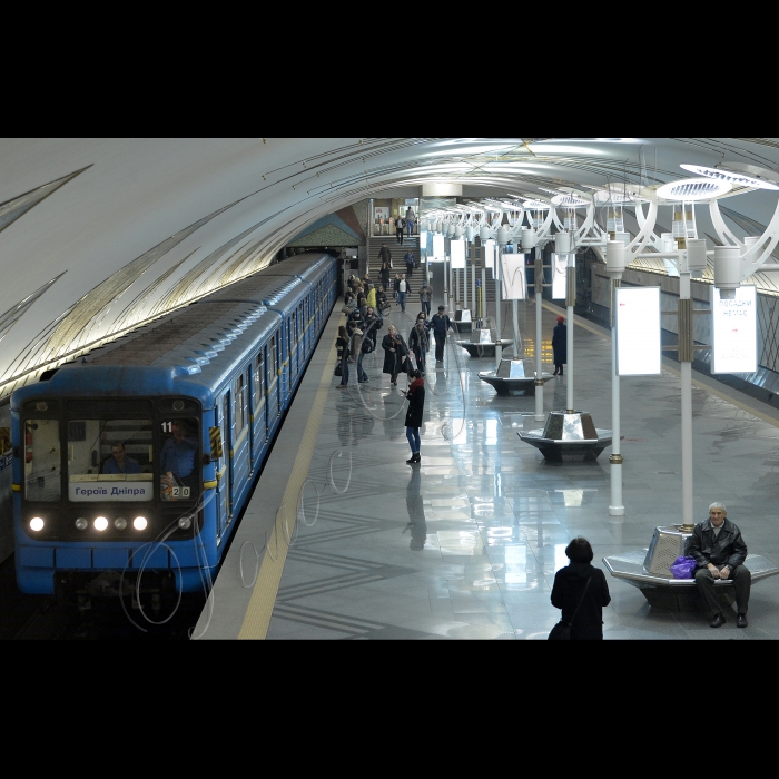 В Києві біля метро Теремки  відбулось демонтаж 10 тимчасових споруд, які незаконно встановили на початку 2014 року на зеленій зоні (просп. Глушкова, 27-31).