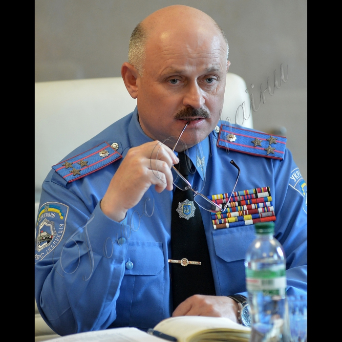 Вишгород  Київської області, пост 2 біля Вишгородської ГЄС.
Начальник Управління Державтоінспекції ГУМВС України в Київській області полковник міліції Микола Горбонос  під час круглого  столу  з громадськістю та керівниками підприємства у М. Вишгород (Київська обл.)