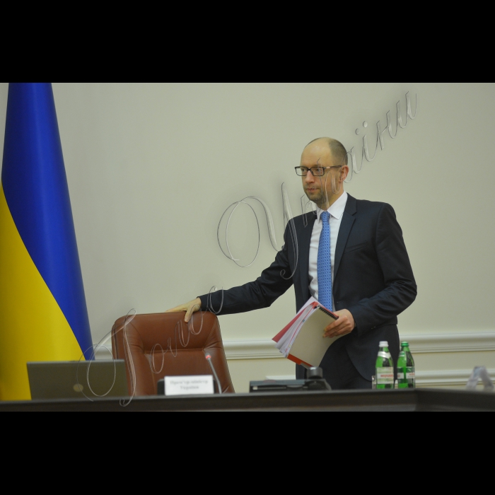 Київ.Під головуванням прем’єр-міністра України Арсенія Яценюка відбулось засідання Уряду.
Прем'єр- міністр  Арсеній Яценюк.